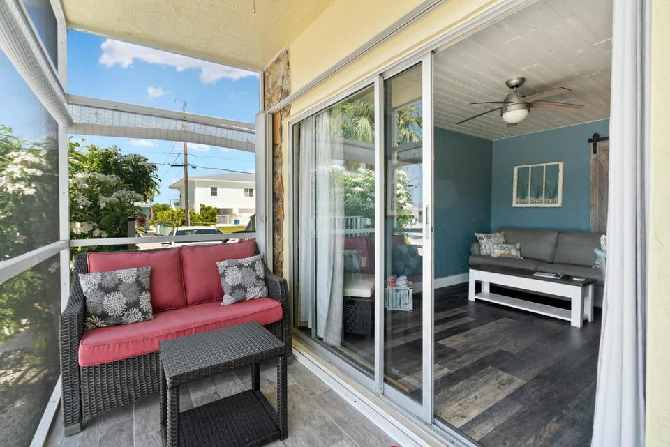 Patio, Balcony/Terrace, Living room, Seating area