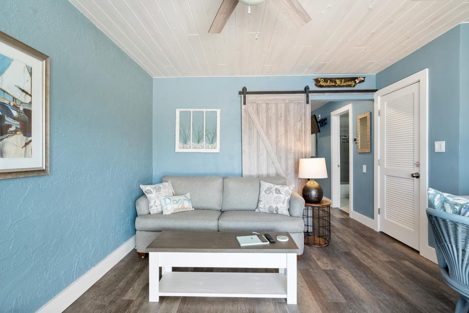 Living room, Photo of the whole room, Seating area