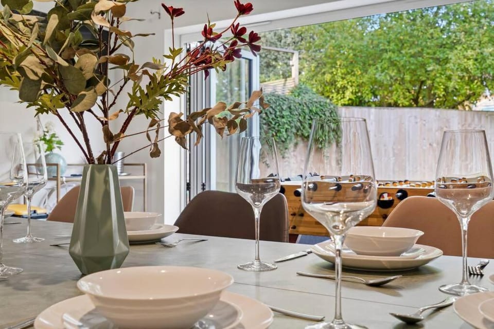 Luxury Detached New 5 Bedroom House Ascot - Parking Private Garden House in England