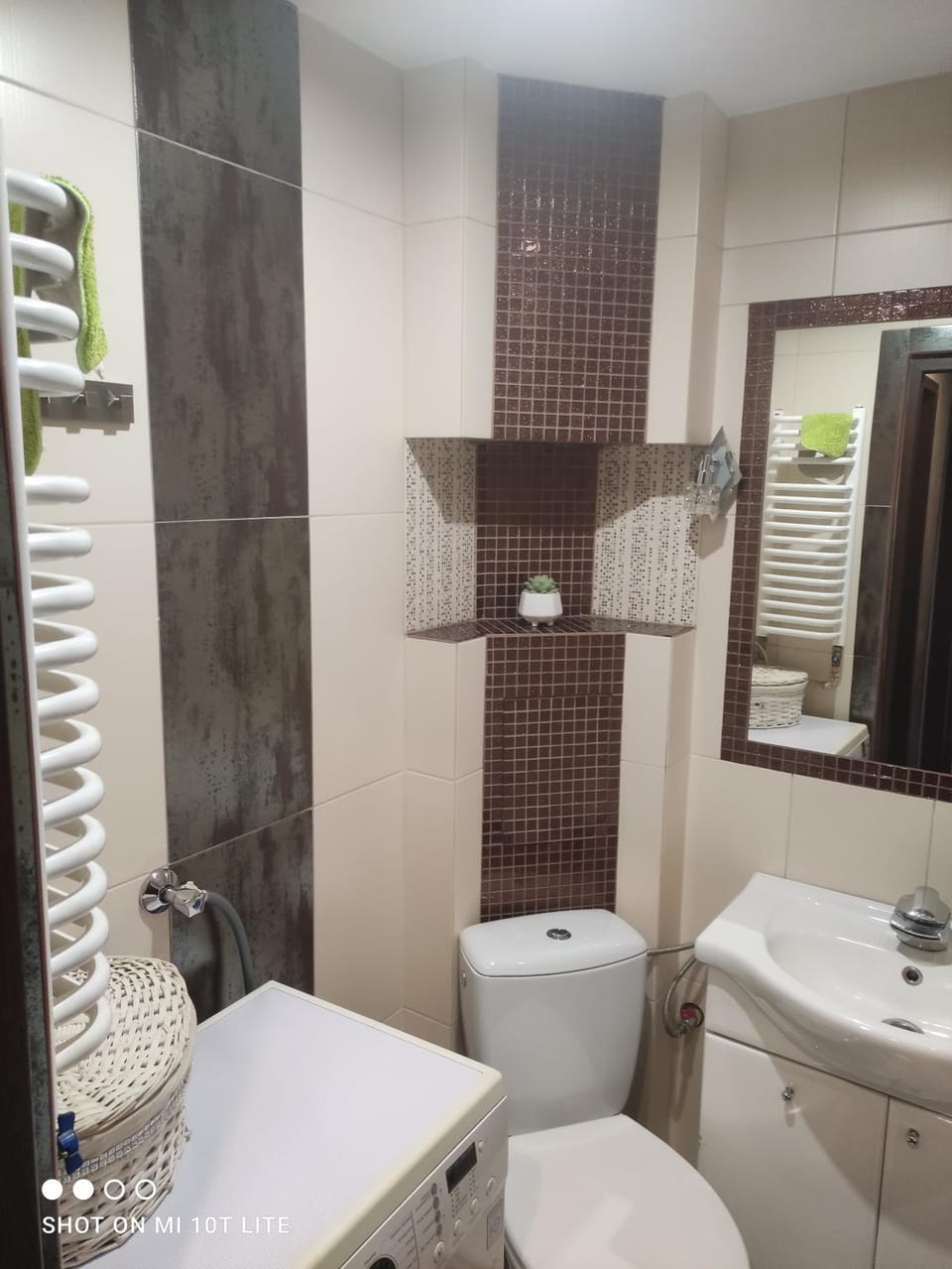 Toilet, Bathroom, towels