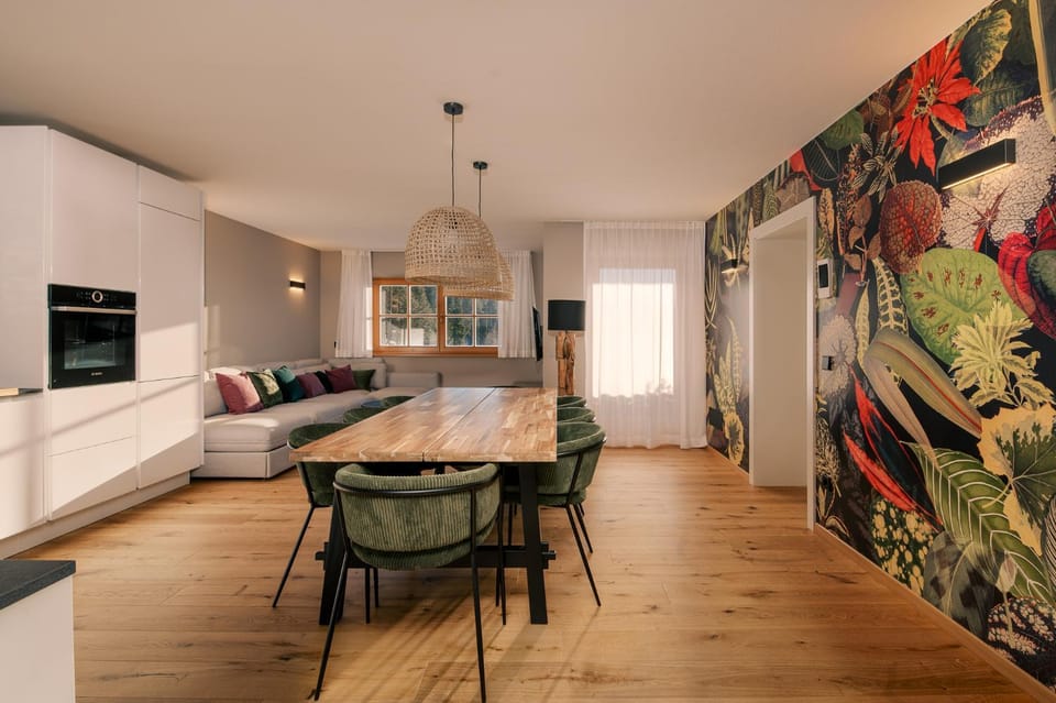 View (from property/room), Living room, Seating area, Dining area, kitchen