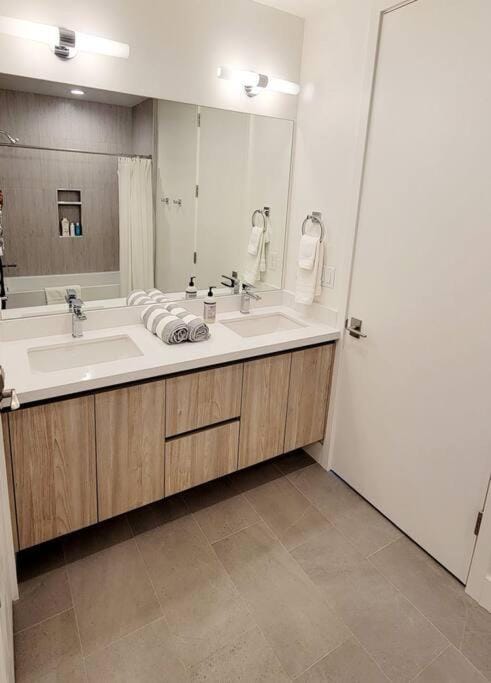Perfect Hot Tub, Seconds from Skiing, Heated pool! House in Wasatch County