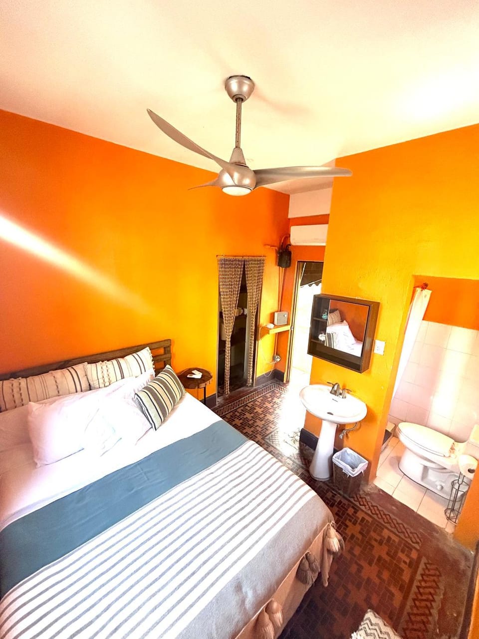 Fresh Tropical Colonial Style Walk-Up- Rooftop Terrace- Beach View Apartment in San Juan