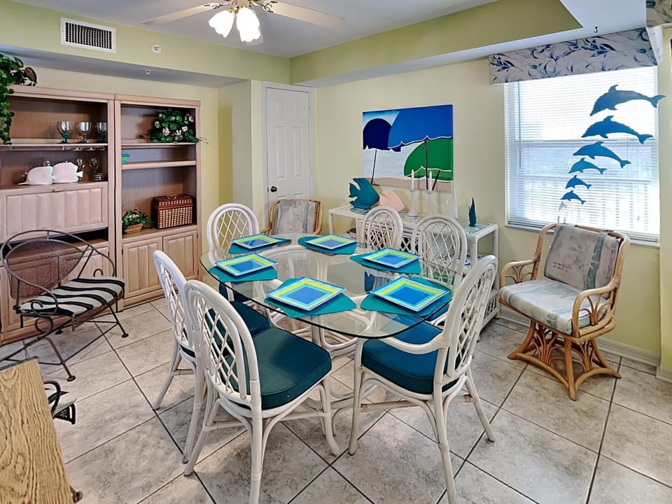 Seating area, Dining area, furniture, air conditioner