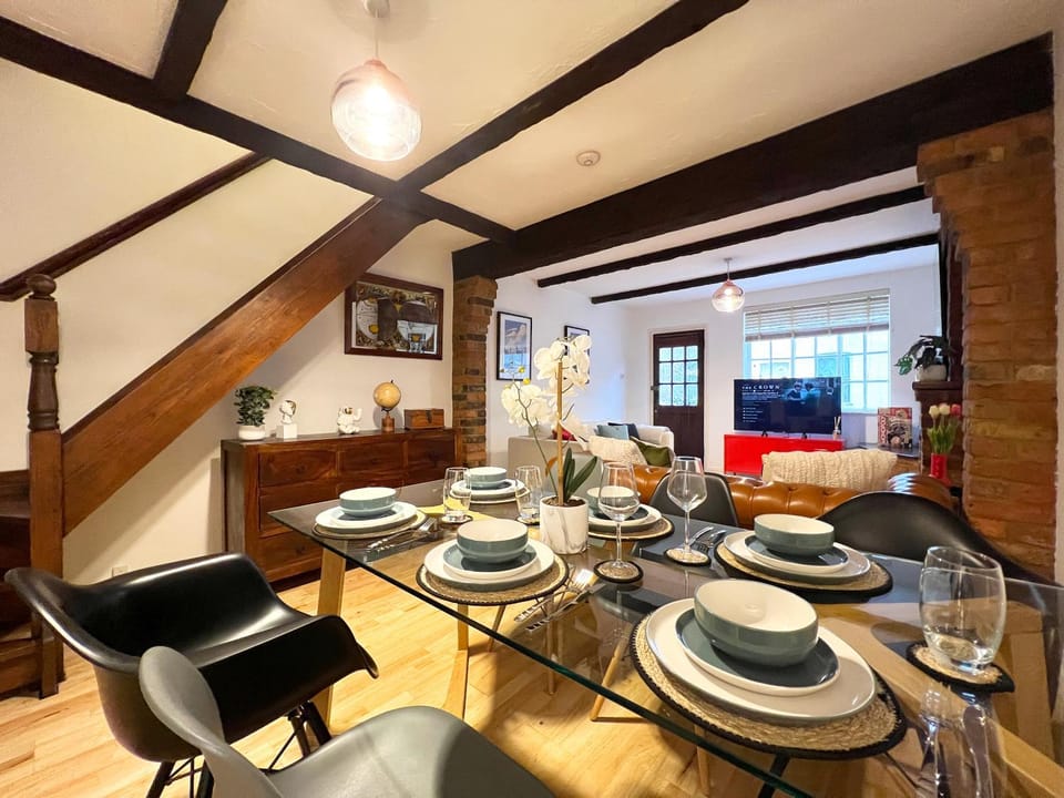 Seating area, Dining area