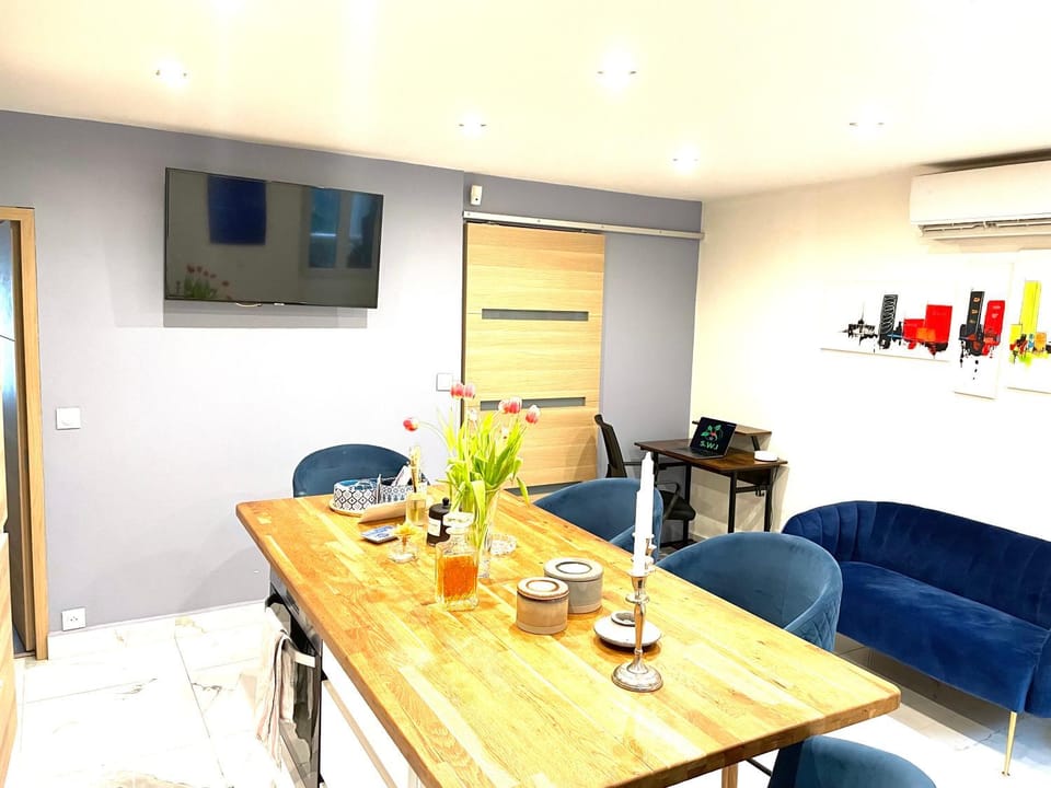 Bel Appartement terrasse privée à 5 minutes du métro Apartment in Paris