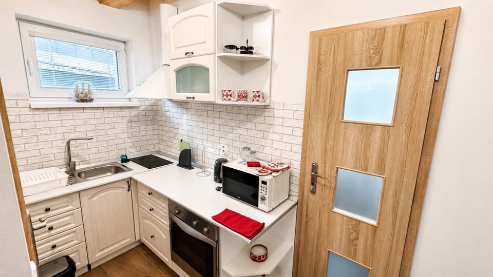 Kitchen or kitchenette, microwave, oven, stove