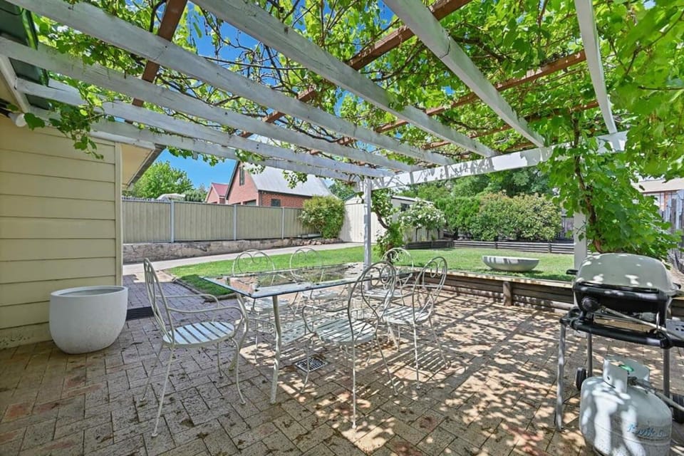 Hamptons House - Scandi Heritage Charm House in Bathurst