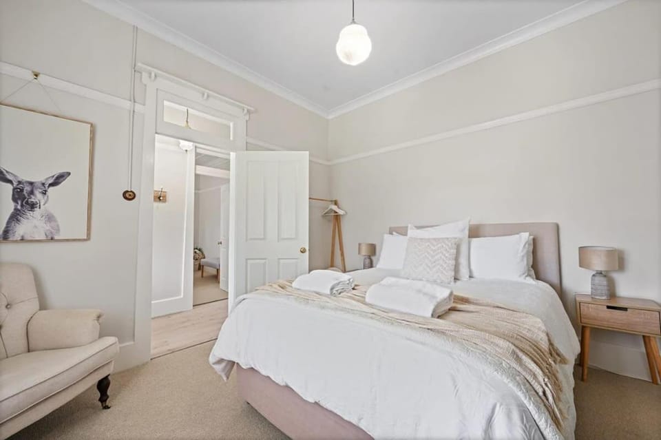 Hamptons House - Scandi Heritage Charm House in Bathurst