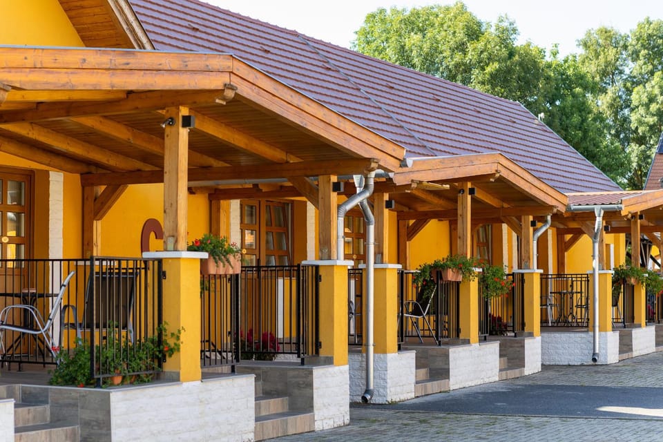 Radics Panzió Étterem és Pihenő Központ Bed and Breakfast in Hungary
