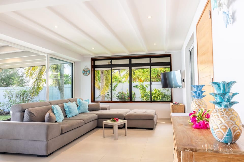 Villa Vanaki - Beachfront Villa 4BR w AC Villa in Moorea-Maiao