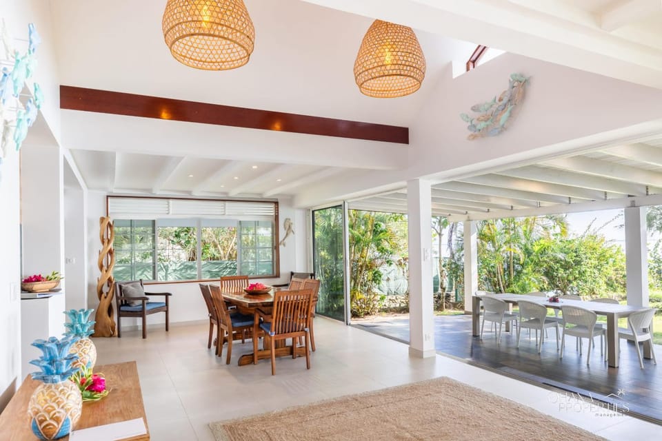 Villa Vanaki - Beachfront Villa 4BR w AC Villa in Moorea-Maiao