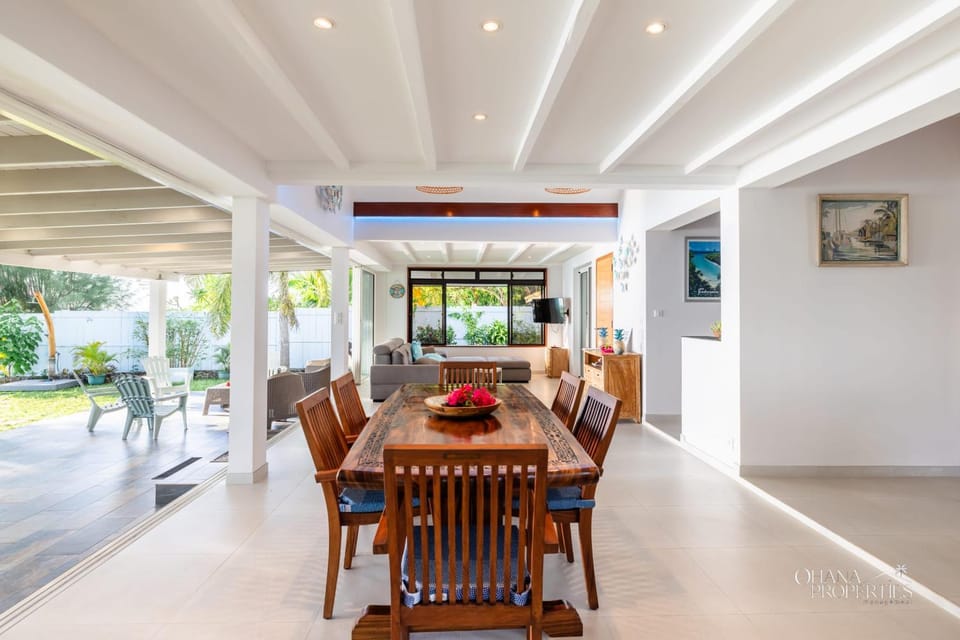 Villa Vanaki - Beachfront Villa 4BR w AC Villa in Moorea-Maiao