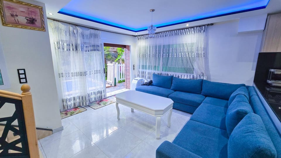 TV and multimedia, Living room, Seating area, air conditioner