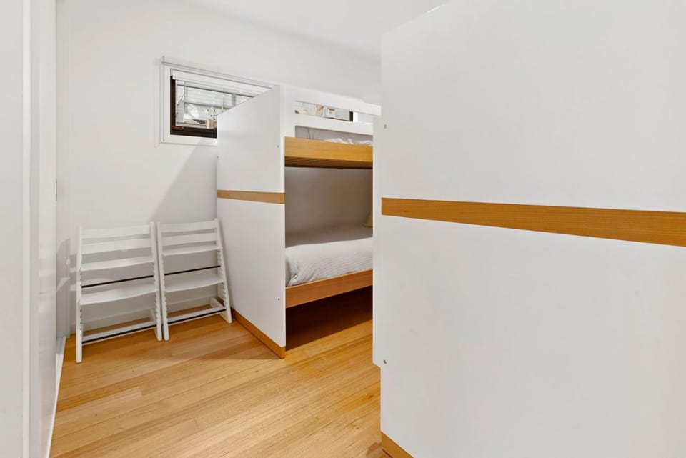 Bedroom, bunk bed