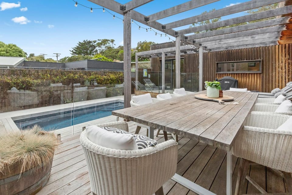 Balcony/Terrace, Seating area, Swimming pool