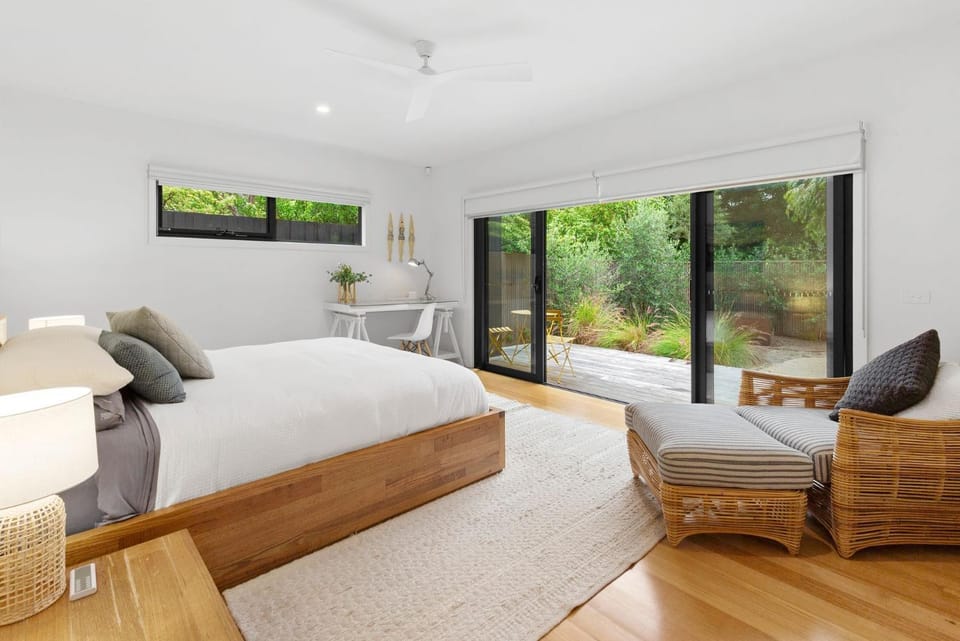 Bed, Garden view