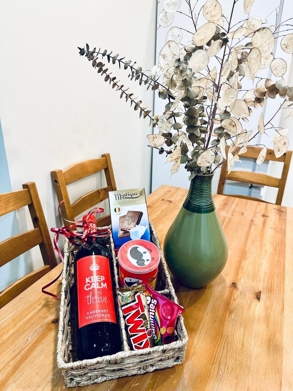 Cozy & Bright Home With Parking Apartment in Vancouver Island