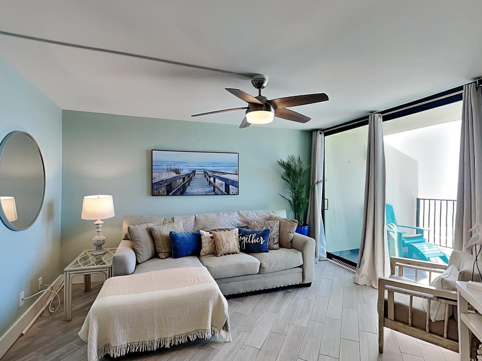 Balcony/Terrace, Living room, Seating area, furniture
