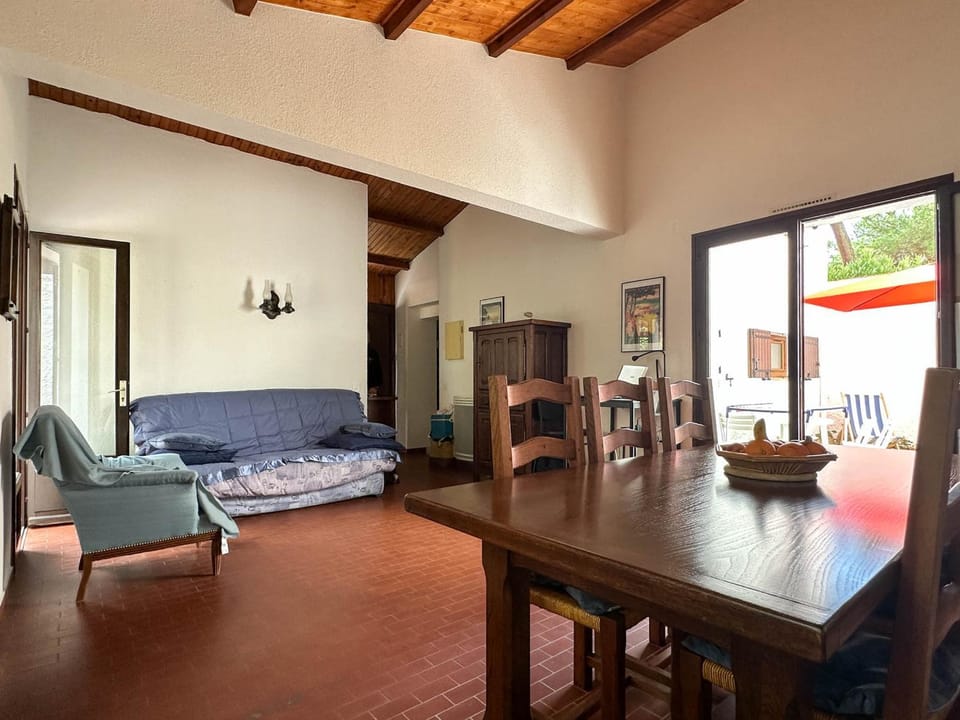 Villa Mitoyenne Cozy à La Palmyre avec WIFI et Parking - 4 Personnes - FR-1-705-53 House in Les Mathes