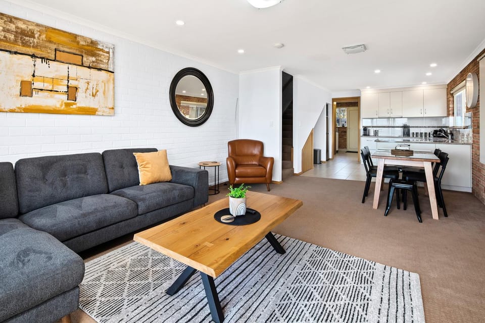 Decorative detail, Seating area, Dining area, kitchen
