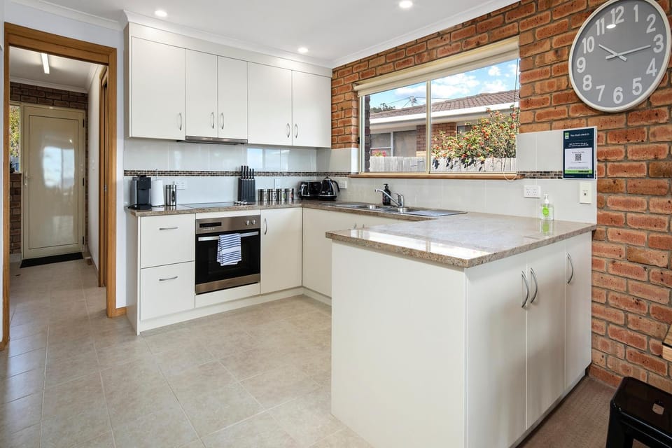 Coffee/tea facilities, Decorative detail, pet friendly, stove, kitchen