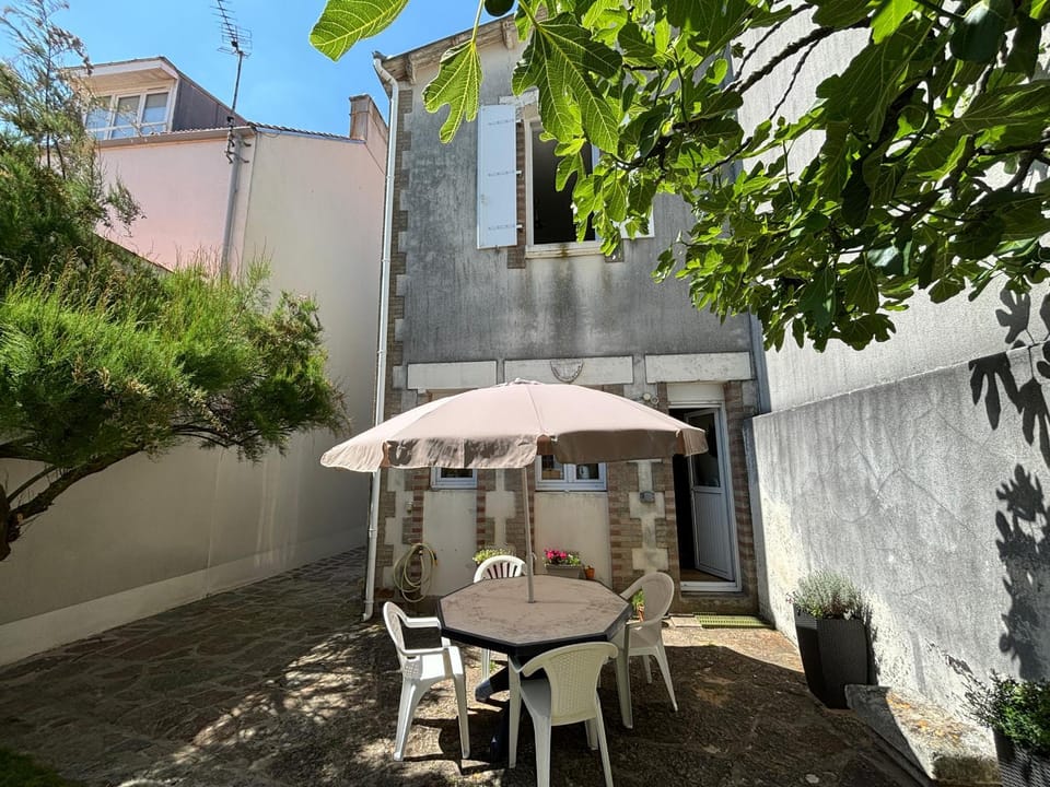 Maison 2 Chambres aux Sables-d'Olonne, à 100m de la Plage et du Marché Arago House in Château-d'Olonne