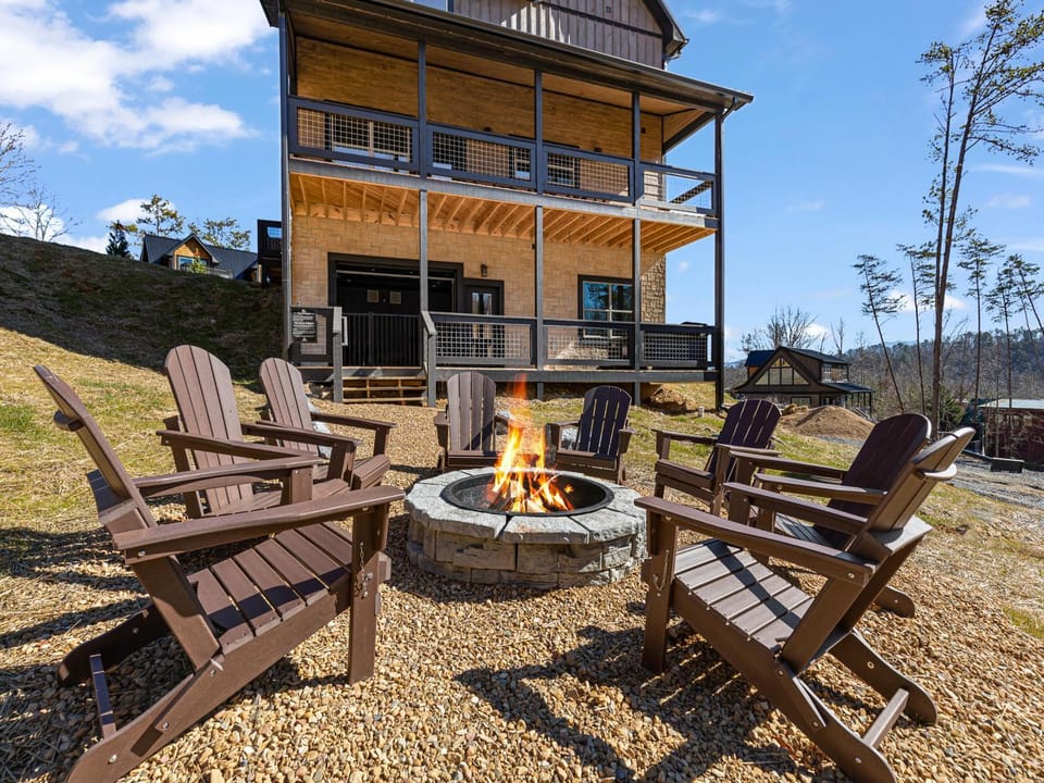 Property building, Patio, Natural landscape, Balcony/Terrace, Mountain view, fireplace