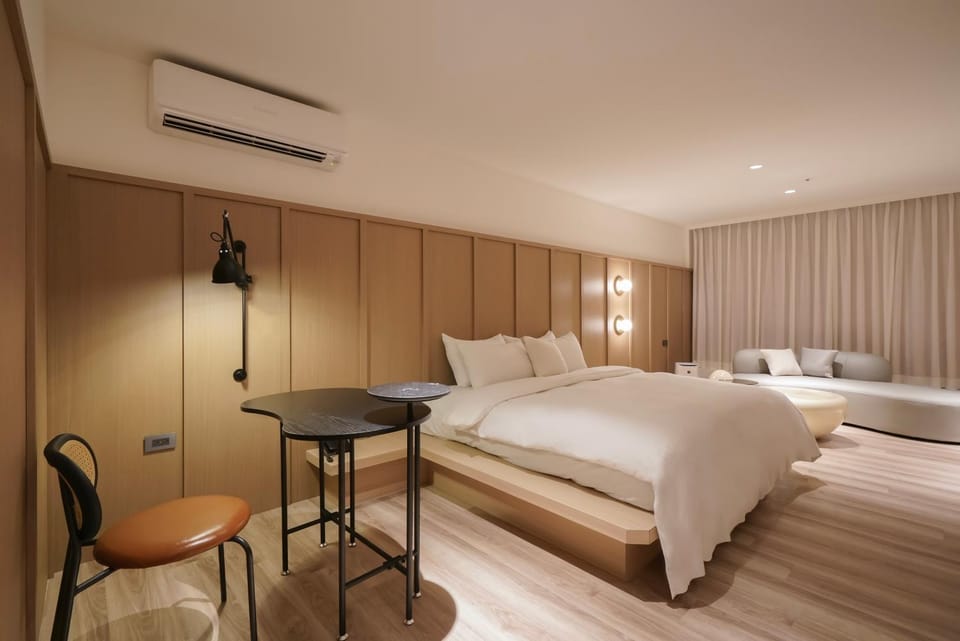 Bed, Bedroom, hair dresser, air conditioner
