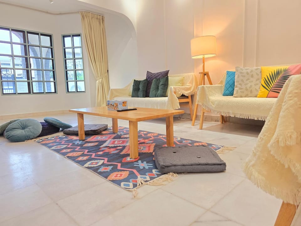 Amazing Petaling Jaya Corner Landed Home Paradigm Mall, 5 Bedroom for up to 18Pax, LDP, Kelana Jaya, Paradigm Mall House in Petaling Jaya