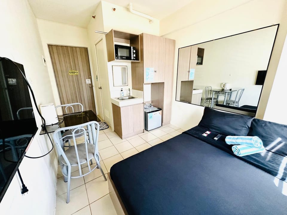 Kitchen or kitchenette, Dining area, minibar