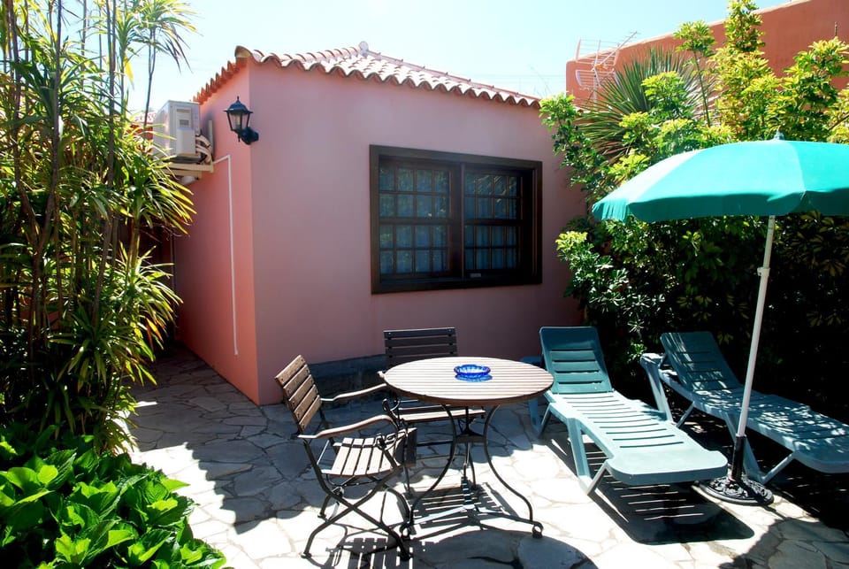 Patio, Off site, Day, Winter, Garden, Balcony/Terrace