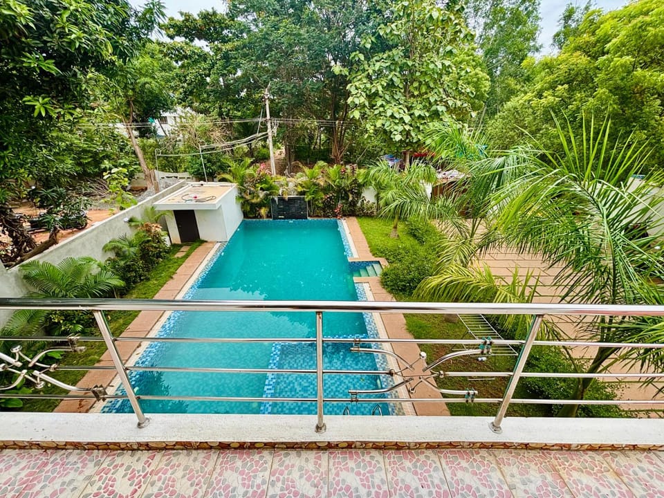 Pool view, Swimming pool