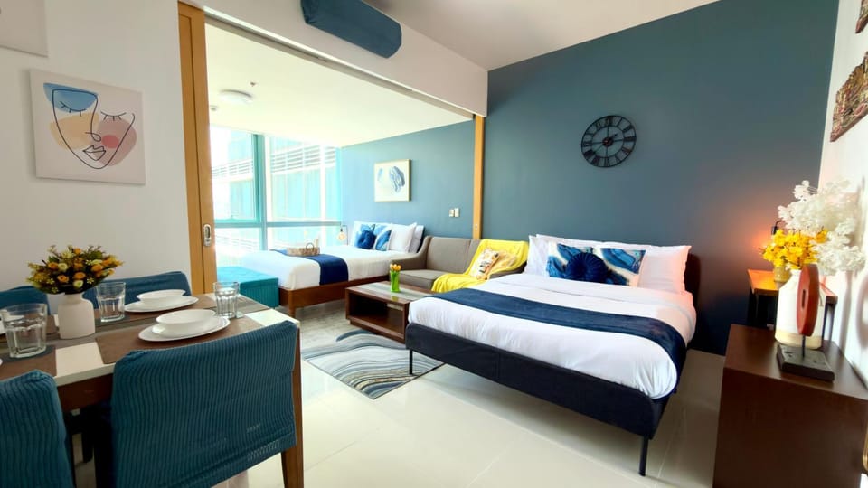Bed, Living room, Seating area, Dining area, Bedroom