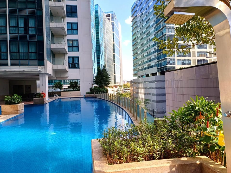 Property building, Day, City view, Swimming pool, sunbed