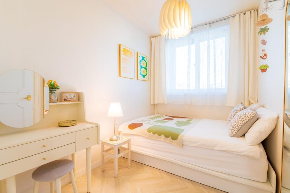 Bed, Bedroom