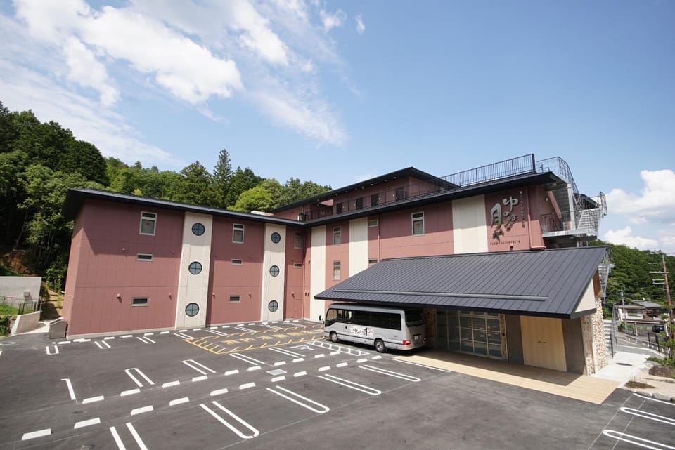 京ごはんと露天風呂の宿 ゆのはな 月や Hotel in Kyoto Prefecture