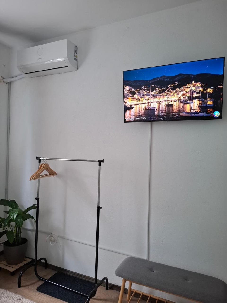 Day, TV and multimedia, Time of day, internet, internet, internet, wardrobe, air conditioner