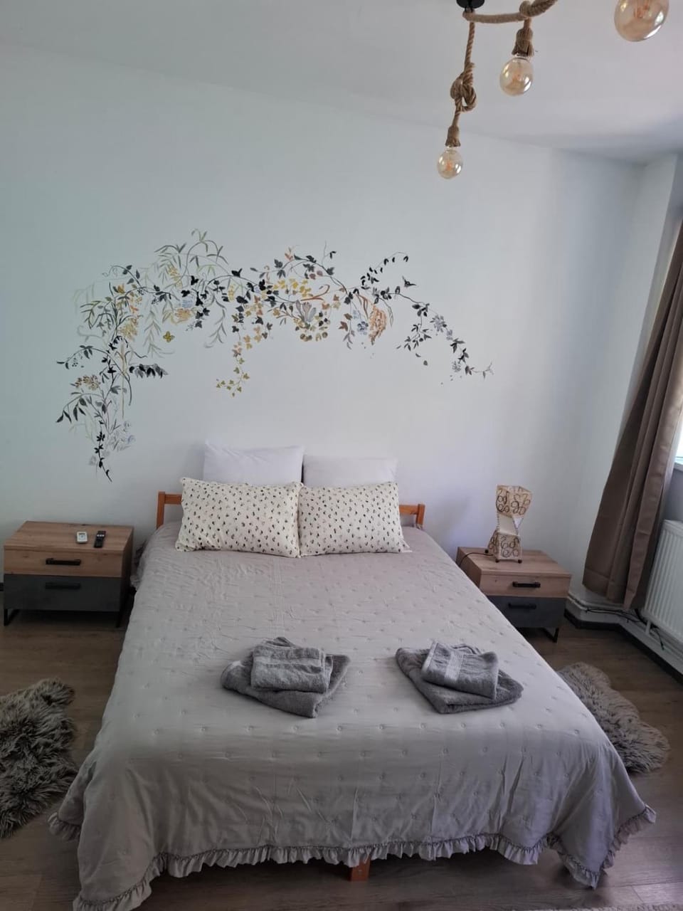 Property building, Day, View (from property/room), View (from property/room), Decorative detail, Garden view, Time of day, furniture, furniture, heating, internet, internet, internet, towels, air conditioner