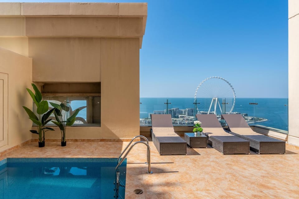 View (from property/room), Balcony/Terrace, Pool view, Sea view, Swimming pool, sunbed