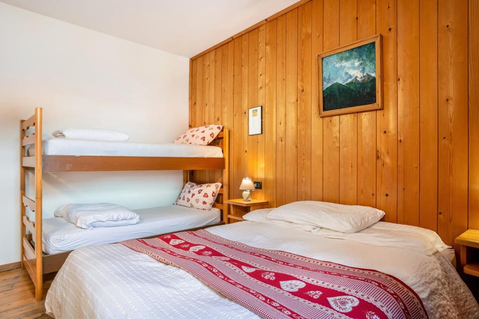 Property building, Living room, Bedroom