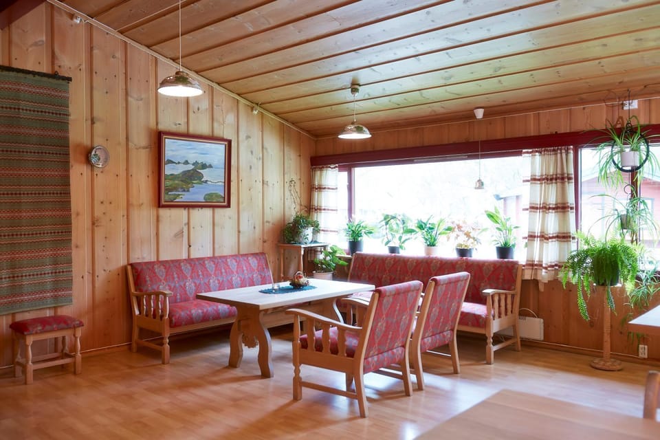Communal lounge/ TV room