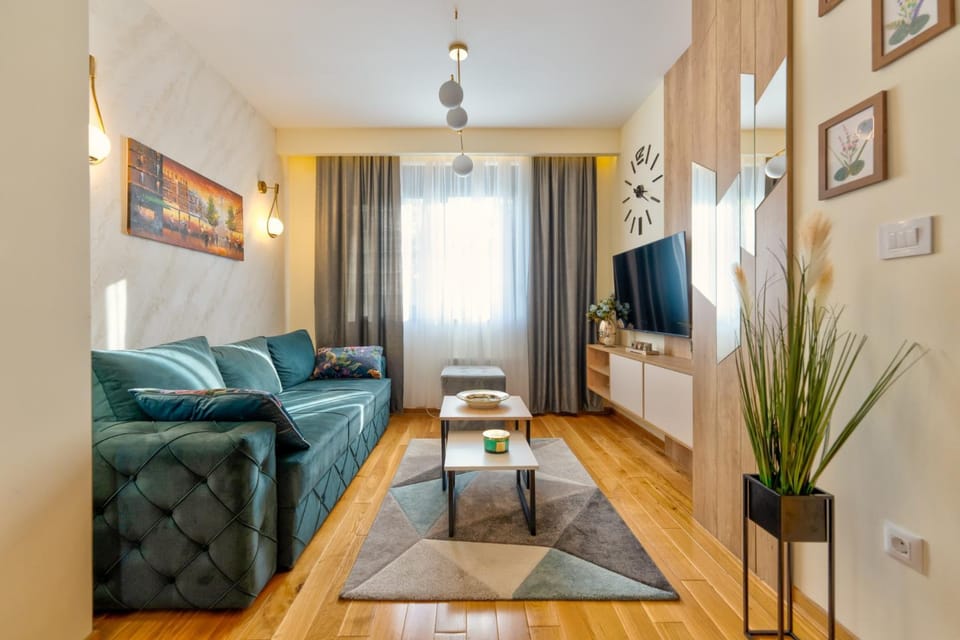 Communal lounge/ TV room, Living room, Seating area