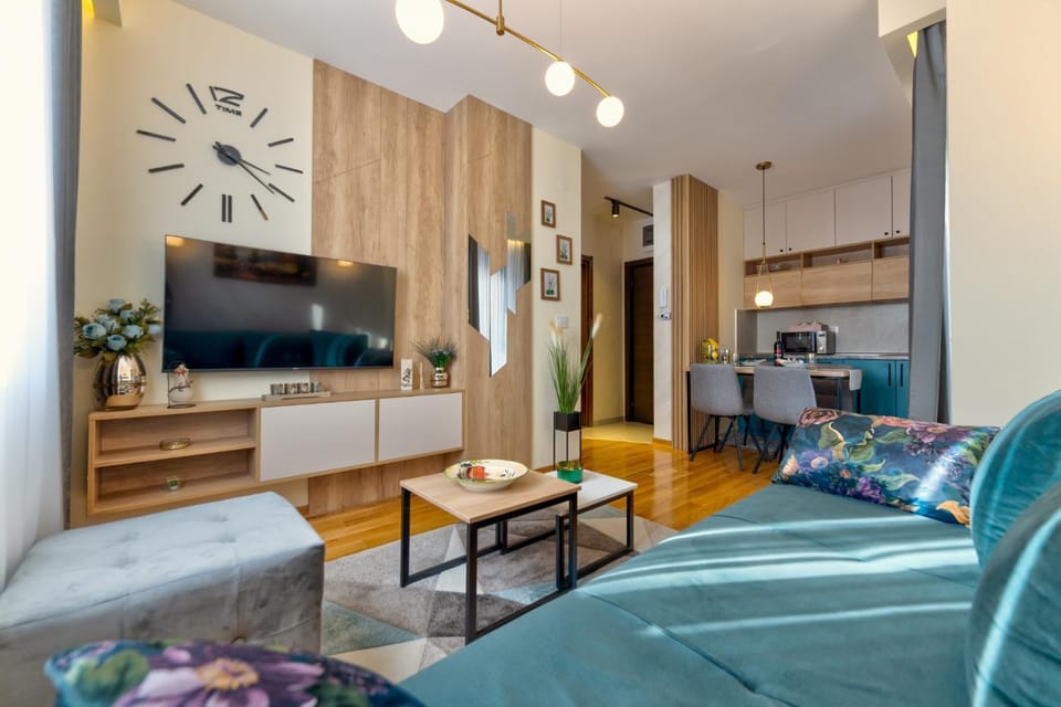 TV and multimedia, Kitchen or kitchenette, Living room, Seating area, Dining area, minibar, stove