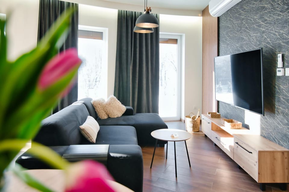 Communal lounge/ TV room, TV and multimedia, Living room, Seating area, Evening entertainment