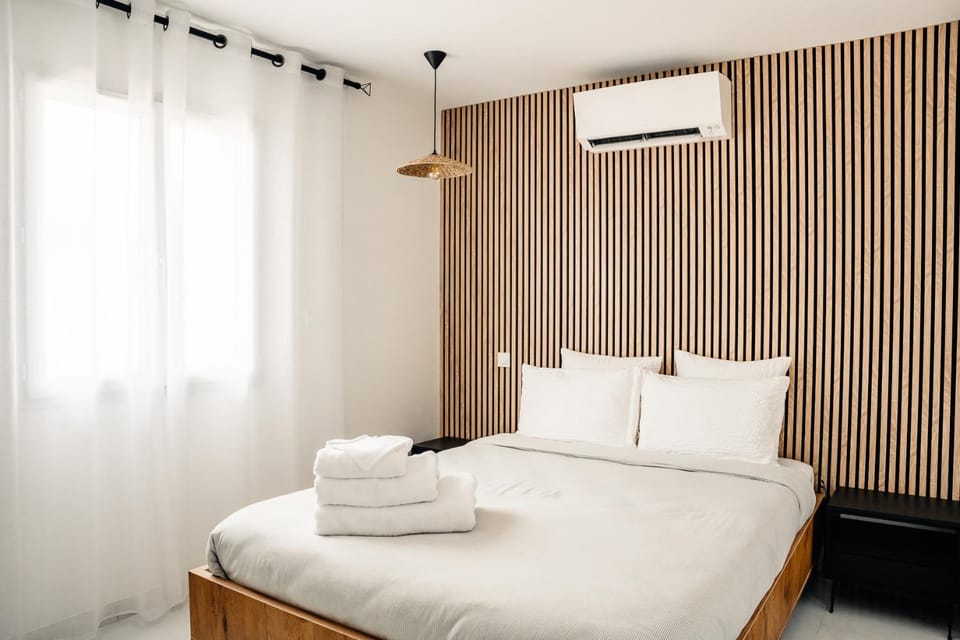 Bed, Bedroom, air conditioner