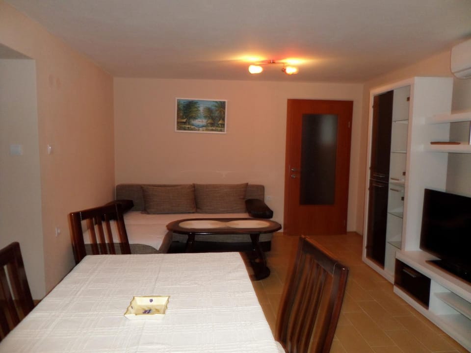 TV and multimedia, Living room, Dining area