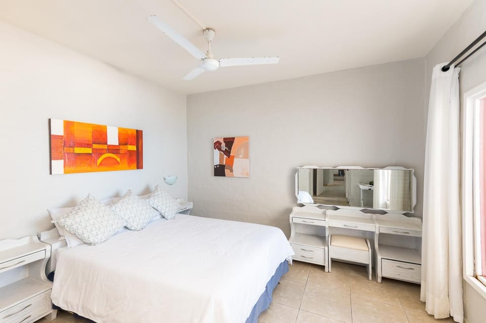 Bedroom, fireplace