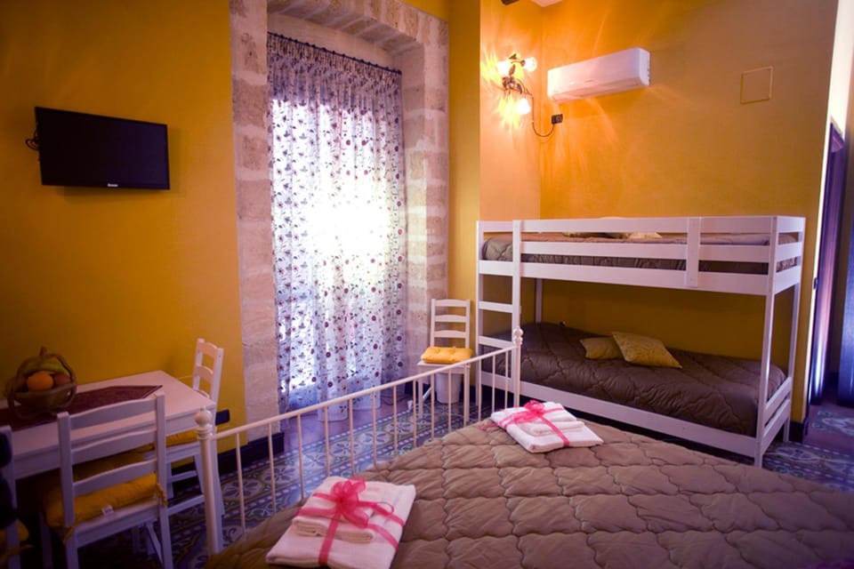 Shower, Toilet, Balcony/Terrace, Drinks