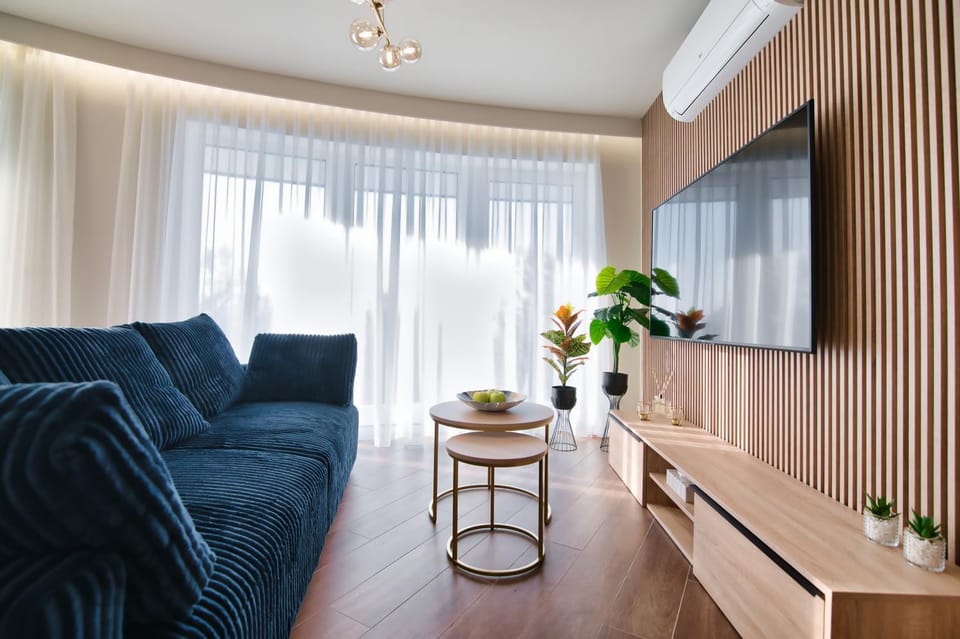 Communal lounge/ TV room, TV and multimedia, Living room, Seating area, Evening entertainment
